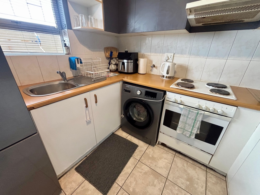 2 Bedroom Property for Sale in Goodwood Park Western Cape